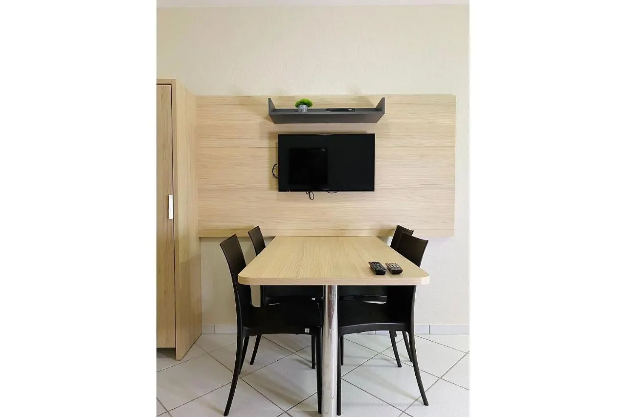 Apto completo, espaço gourmet, 70m praia Florianópolis 0*,
